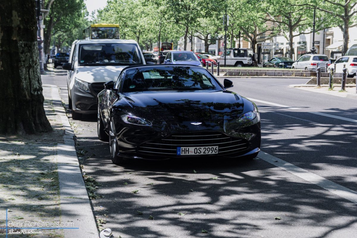 Aston Martin V8 Vantage Roadster (2020) spotted in Berlin — BerlinRichStreets